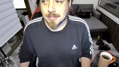 Snapshot of maxredz chatting on March 9, 4:16 am Max online show from March 9, 4:16 am