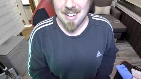 Snapshot of maxredz chatting on February 3, 3:26 am Max online show from February 3, 3:26 am