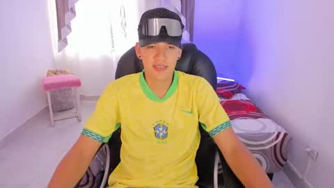 Snapshot of maxthomson_boy chatting on September 8, 7:02 pm MaxThomson online show from September 8, 7:02 pm