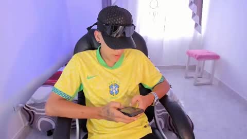 Snapshot of maxthomson_boy chatting on September 12, 7:58 pm MaxThomson online show from September 12, 7:58 pm