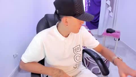 Snapshot of maxthomson_boy chatting on September 19, 7:25 pm MaxThomson online show from September 19, 7:25 pm