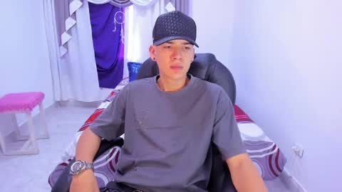 Snapshot of maxthomson_boy chatting on September 23, 9:07 pm MaxThomson online show from September 23, 9:07 pm