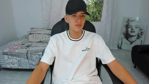 Snapshot of maxthomson_boy chatting on September 27, 7:52 pm MaxThomson online show from September 27, 7:52 pm