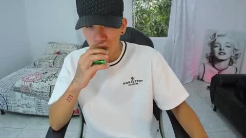 Snapshot of maxthomson_boy chatting on September 30, 7:41 pm MaxThomson online show from September 30, 7:41 pm