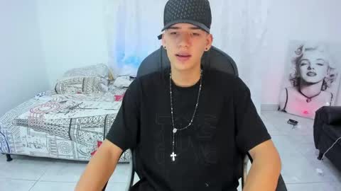Snapshot of maxthomson_boy chatting on October 1, 8:04 pm MaxThomson online show from October 1, 8:04 pm