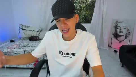 Snapshot of maxthomson_boy chatting on October 3, 8:06 pm MaxThomson online show from October 3, 8:06 pm
