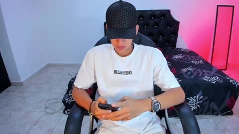 Snapshot of maxthomson_boy chatting on October 8, 8:50 pm MaxThomson online show from October 8, 8:50 pm