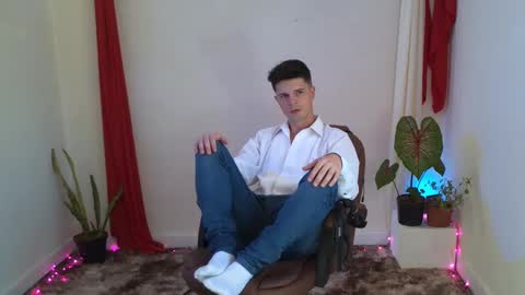 Snapshot of maxtopboy chatting on December 20, 12:16 pm Max online show from December 20, 12:16 pm