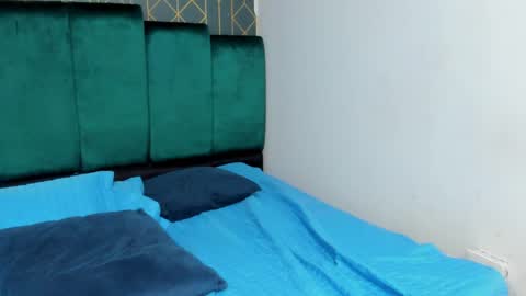 maxvolturi_ online show from April 28, 2:27 am