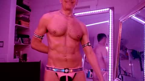 Snapshot of maxxxbates chatting on February 16, 12:08 am Maxxxbates online show from February 16, 12:08 am