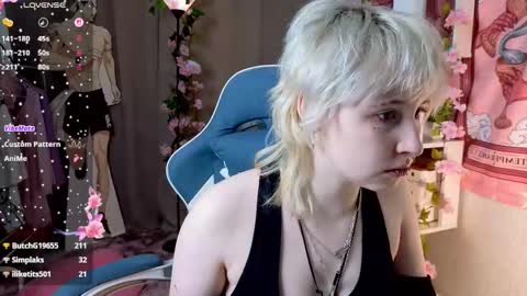 Snapshot of may_leaf chatting on February 20, 6:26 am Mary online show from February 20, 6:26 am