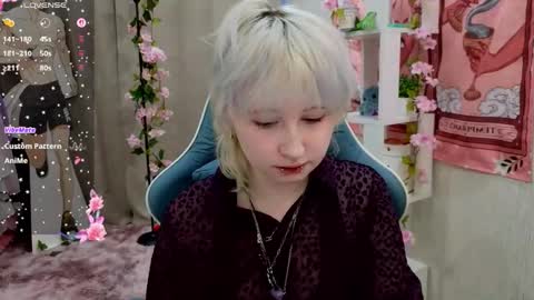 Snapshot of may_leaf chatting on February 23, 1:25 am Mary online show from February 23, 1:25 am