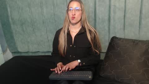 Maya online show from September 21, 12:07 pm