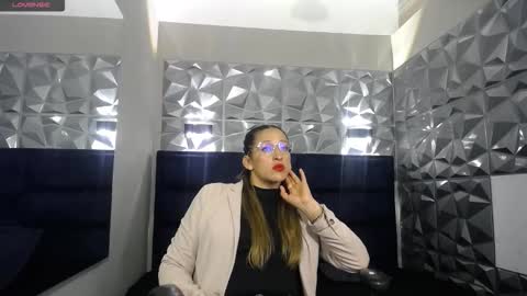 Maya online show from October 6, 10:51 pm