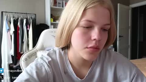 Snapshot of maya_blonde18 chatting on July 5, 3:23 am Maya online show from July 5, 3:23 am