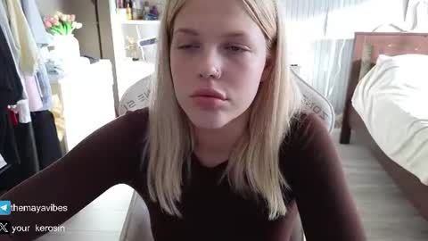 Snapshot of maya_blonde18 chatting on July 9, 3:32 am Maya online show from July 9, 3:32 am