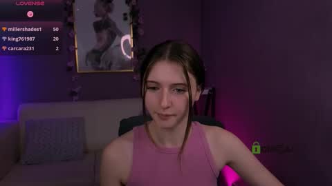 Snapshot of maya_crystal chatting on January 8, 1:13 pm Maya online show from January 8, 1:13 pm