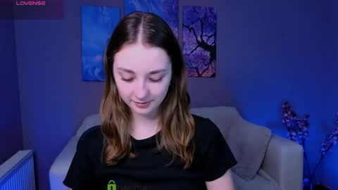 Snapshot of maya_crystal chatting on January 11, 11:04 am Maya online show from January 11, 11:04 am