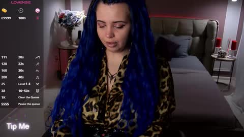 Maya Mils online show from November 6, 1:06 am