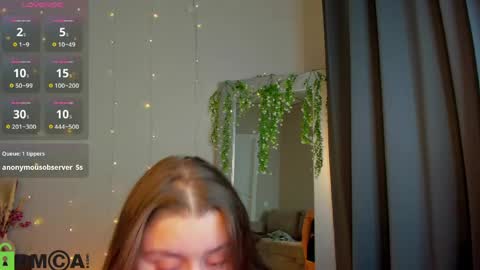 Snapshot of maya_raay chatting on June 5, 6:52 am Maya online show from June 5, 6:52 am