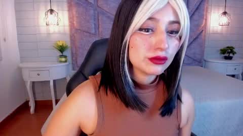 Snapshot of maya_rivers chatting on June 17, 4:04 am Maya online show from June 17, 4:04 am