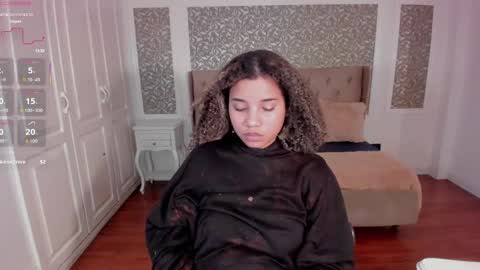 Snapshot of mayaa_ross chatting on September 18, 3:47 pm Maya online show from September 18, 3:47 pm