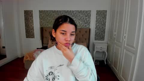 Snapshot of mayaa_ross chatting on September 25, 2:04 am Maya online show from September 25, 2:04 am