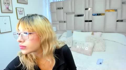 Mayajhons online show from February 28, 11:55 am