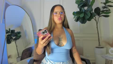 Snapshot of mayalee_ chatting on May 21, 3:24 am mayalee_ online show from May 21, 3:24 am