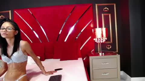 Maya online show from August 3, 3:27 pm