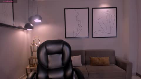 Maya online show from December 17, 3:34 am