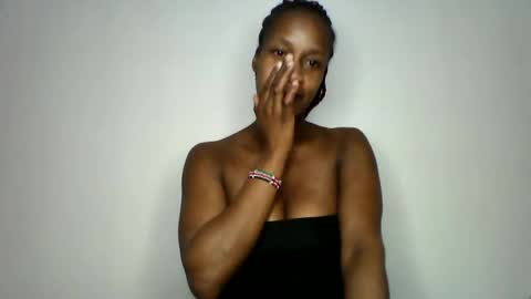 Snapshot of mayasmiley_ chatting on July 1, 5:31 am prettydoll online show from July 1, 5:31 am