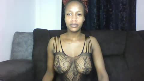 Snapshot of mayasmiley_ chatting on July 6, 5:26 am prettydoll online show from July 6, 5:26 am