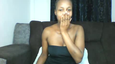 Snapshot of mayasmiley_ chatting on July 17, 6:20 am prettydoll online show from July 17, 6:20 am