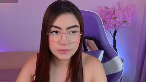 Snapshot of mayavexx chatting on July 10, 8:33 pm Maya Vexx online show from July 10, 8:33 pm