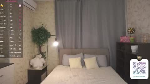 Snapshot of maybellebyone chatting on June 3, 4:34 pm Milina online show from June 3, 4:34 pm