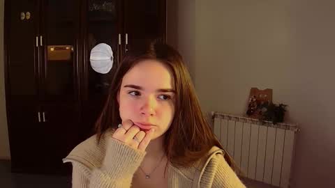 Snapshot of maybloom_ chatting on October 31, 5:30 am maybloom_ online show from October 31, 5:30 am