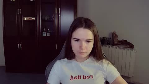 maybloom_ online show from November 20, 9:20 am