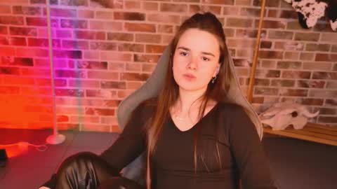 maybloom_ online show from March 23, 12:09 pm