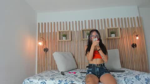 Maye Wells online show from January 12, 6:57 pm