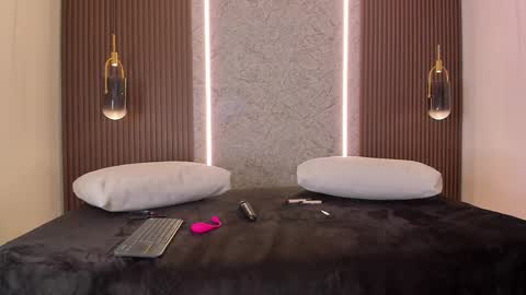 Maye Wells online show from February 21, 7:37 pm