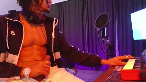 Snapshot of maykol_brown chatting on January 13, 1:44 am MAYKOL BROWN online show from January 13, 1:44 am