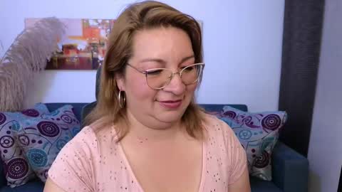 Snapshot of maylinleee chatting on January 22, 10:59 pm Mailyn online show from January 22, 10:59 pm