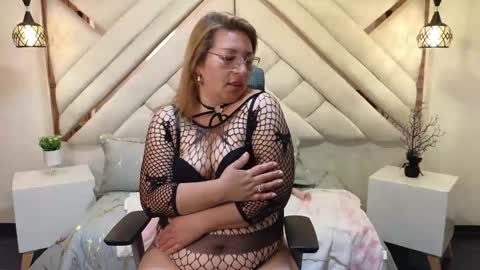 Snapshot of maylinleee chatting on February 13, 11:58 pm Mailyn online show from February 13, 11:58 pm