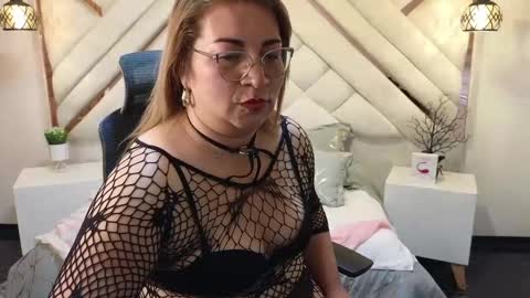 Snapshot of maylinleee chatting on February 17, 10:47 pm Mailyn online show from February 17, 10:47 pm