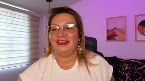 Snapshot of maylinleee chatting on September 15, 7:36 pm Mailyn online show from September 15, 7:36 pm