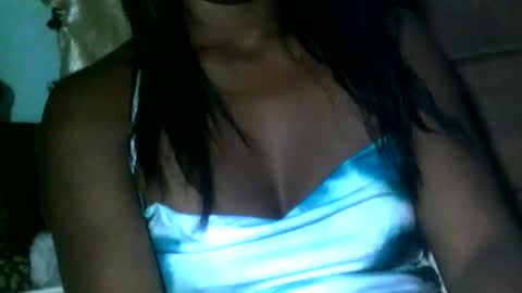 Snapshot of mayolu586 chatting on May 12, 10:18 pm Maya online show from May 12, 10:18 pm