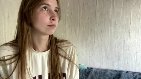 Snapshot of mayrabereznak chatting on July 20, 2:19 pm Merry online show from July 20, 2:19 pm
