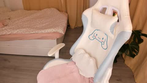 Snapshot of mayya_cuute chatting on March 10, 7:24 am Mila online show from March 10, 7:24 am