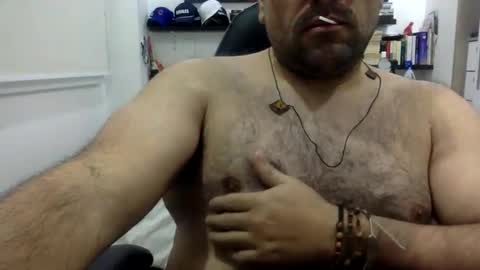 Snapshot of mbotve chatting on November 1, 10:45 pm VzlaMan online show from November 1, 10:45 pm